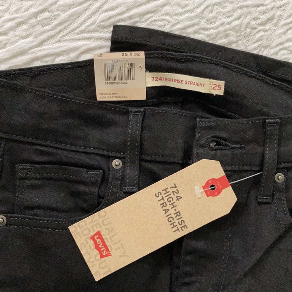 NWT Levi’s 724 High Rise Straight Women’s Jeans - Picture 4 of 4